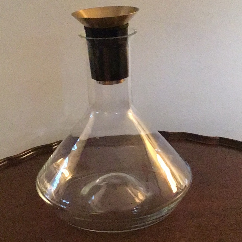 RBT wine decanter with perforated aerator
